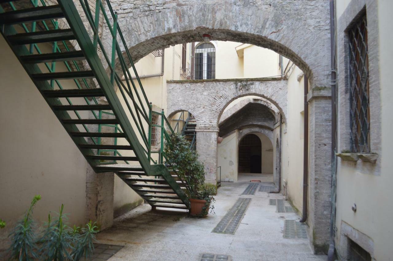 Appartamento In Centro Spoleto Eksteriør billede